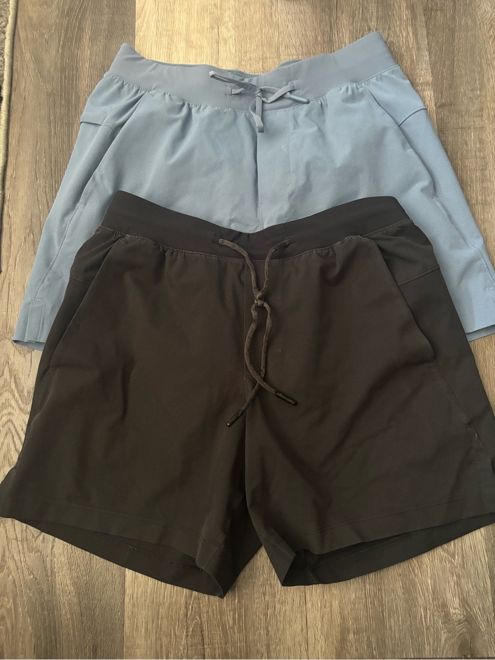 lululemon athletica Men's Athletic Drawstring Shorts — Black & Light Blue